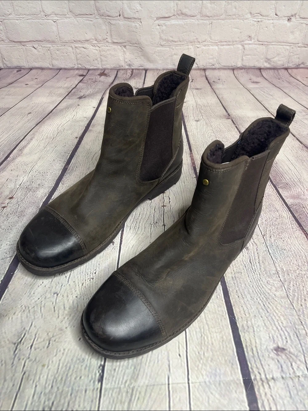 UGG Men's Runyon Chelsea Boots